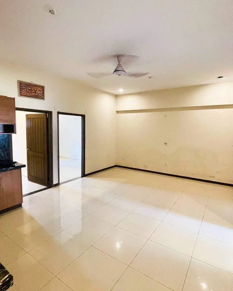 Park-Facing 3-Bed Apartment for Rent - Ittehad Commercial